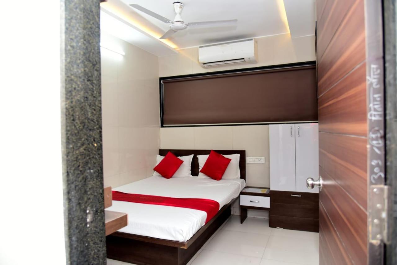 Nivant Lodge Solapur Luaran gambar